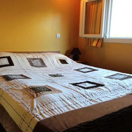 Familial Avec Terrasse Et Activites D'ete - 2 Etoiles - Fr-1-489-400 Holiday home Treignat