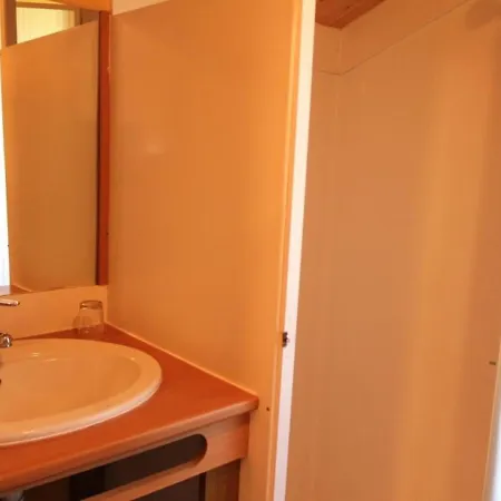 Familial Avec Terrasse Et Activites D'ete - 2 Etoiles - Fr-1-489-400 Holiday home Treignat