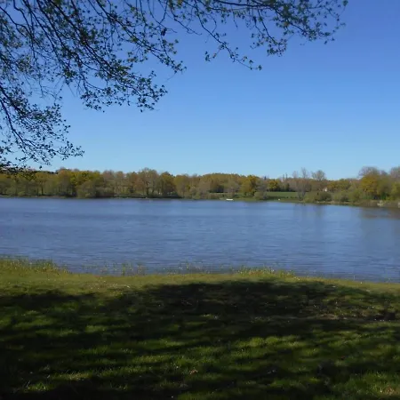 Familial Avec Terrasse Et Activites D'ete - 2 Etoiles - Fr-1-489-400 Holiday home Treignat